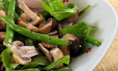 Готовим вкусные салаты с жареными шампиньонами в домашних условиях